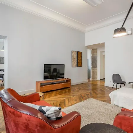 Charlie - Furnished - Downtown