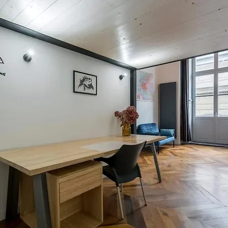 Lägenhet Charlie - Furnished - Downtown *