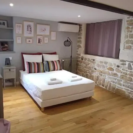 Charlie - Furnished - Downtown *