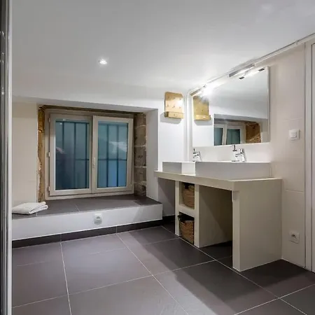 Lägenhet Charlie - Furnished - Downtown *