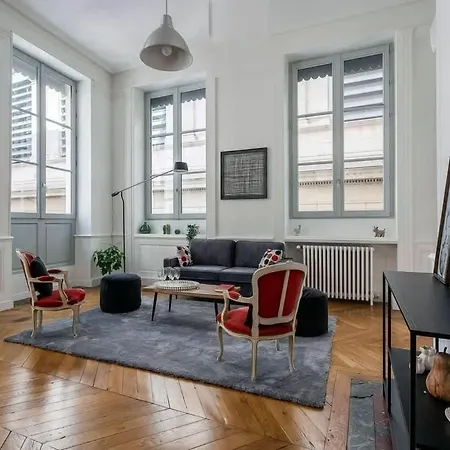 Charlie - Furnished - Downtown *